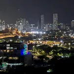Beach Front - Luxury High Rise - Dubai Style