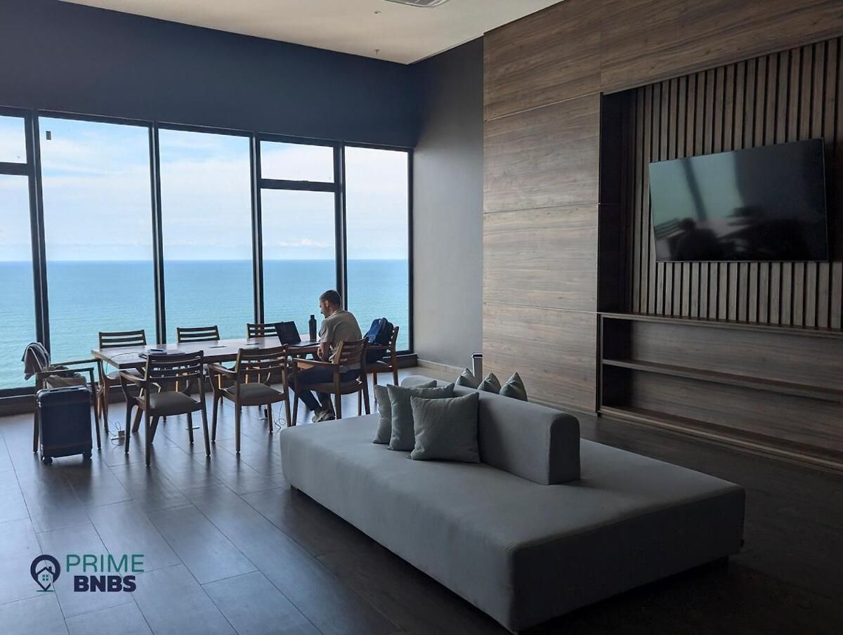 Front - Luxury High Rise - Dubai Style