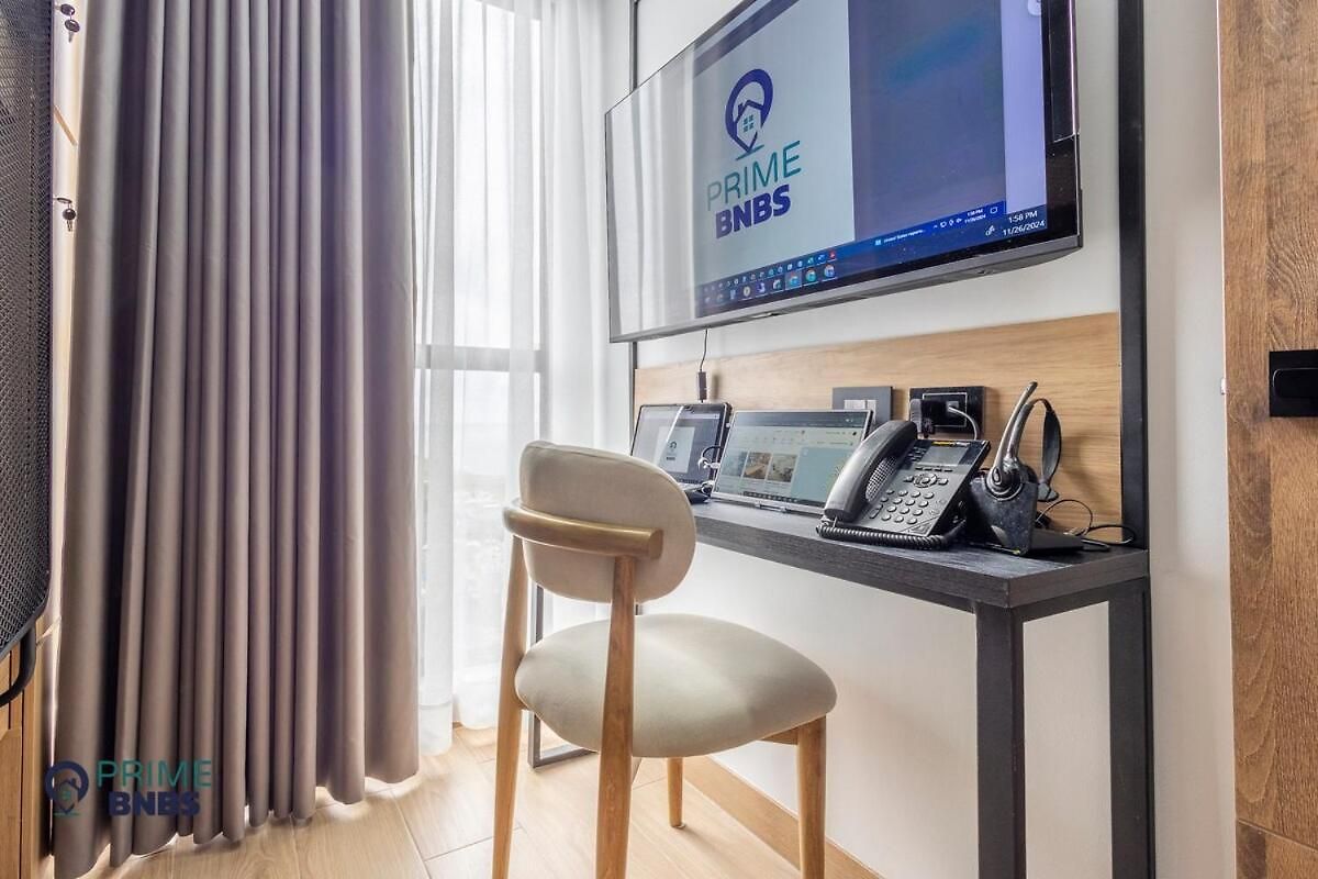 Front - Luxury High Rise - Dubai Style