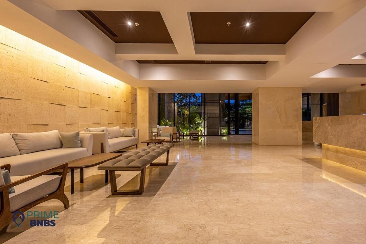 Front - Luxury High Rise - Dubai Style *