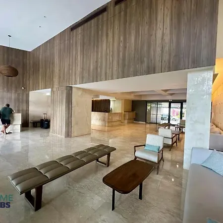 Front - Luxury High Rise - Dubai Style Apartment *