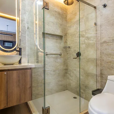 Front - Luxury High Rise - Dubai Style Apartamento